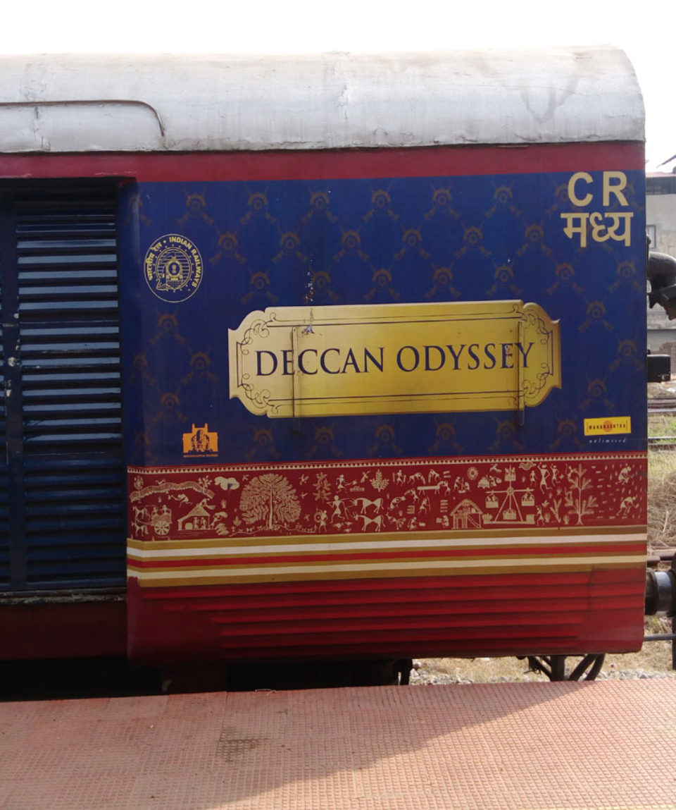 Deccan_Odyssey_-_Train_Boar