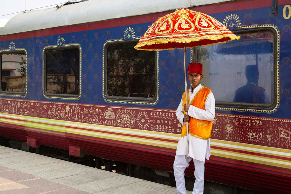 Luxury Trains Tours India | Maharajas’ Express & Golden Chariot Pacakge